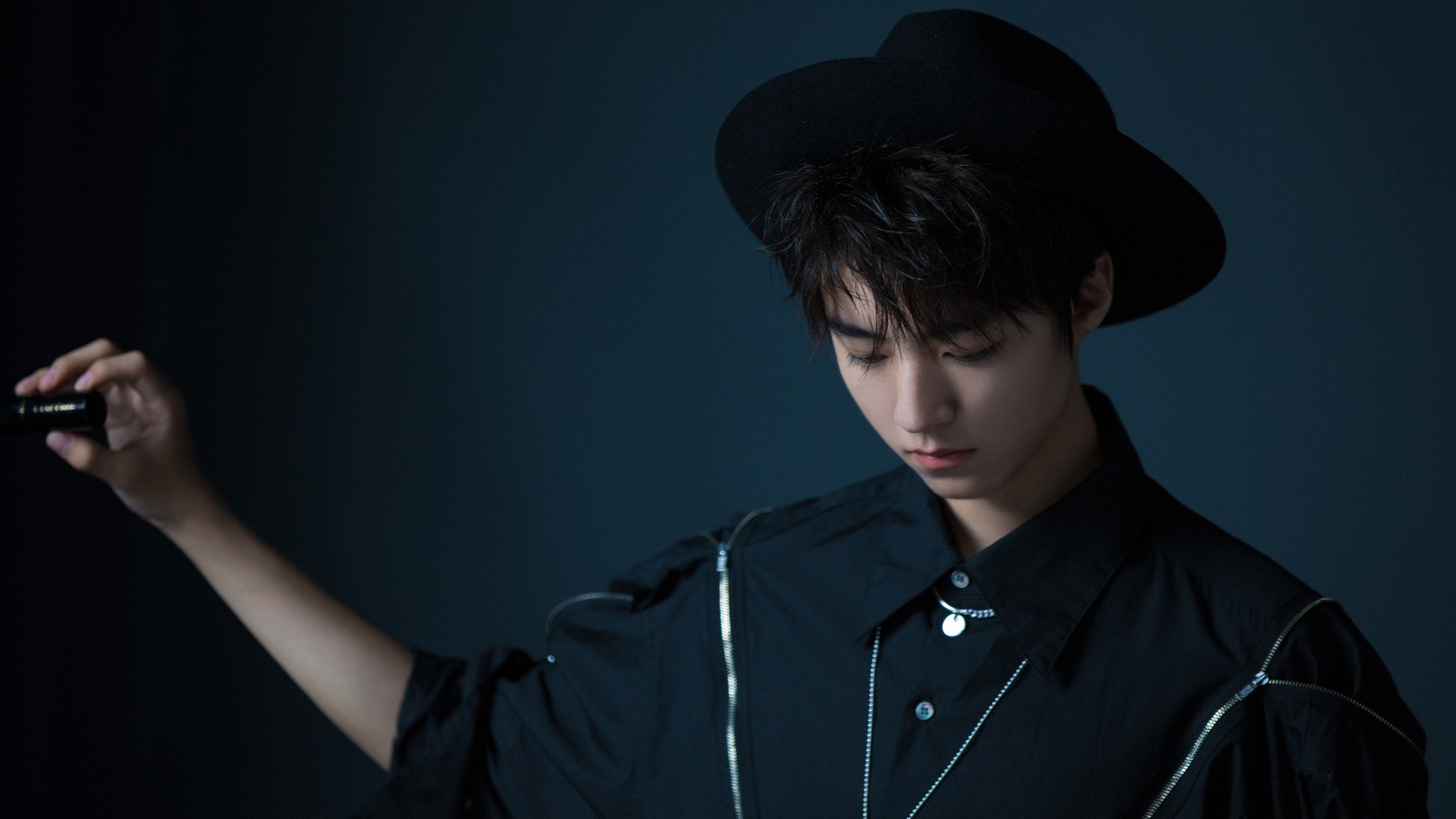 中国篮球运动员比赛技术动作细节分析与训练优化,篮球运动员训练视频