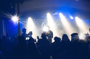 开云中国-C罗与粉丝互动现场热情高涨，c罗与队友